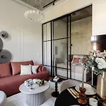 מלון דירות Reset In So Soho Collection 4*