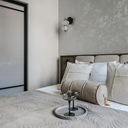 Reset In So Soho Collection Aparthotel 4*